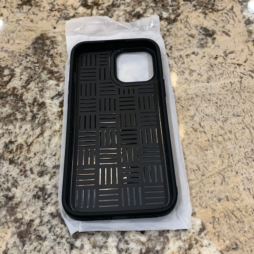 Phone case - Picture 2 of 6